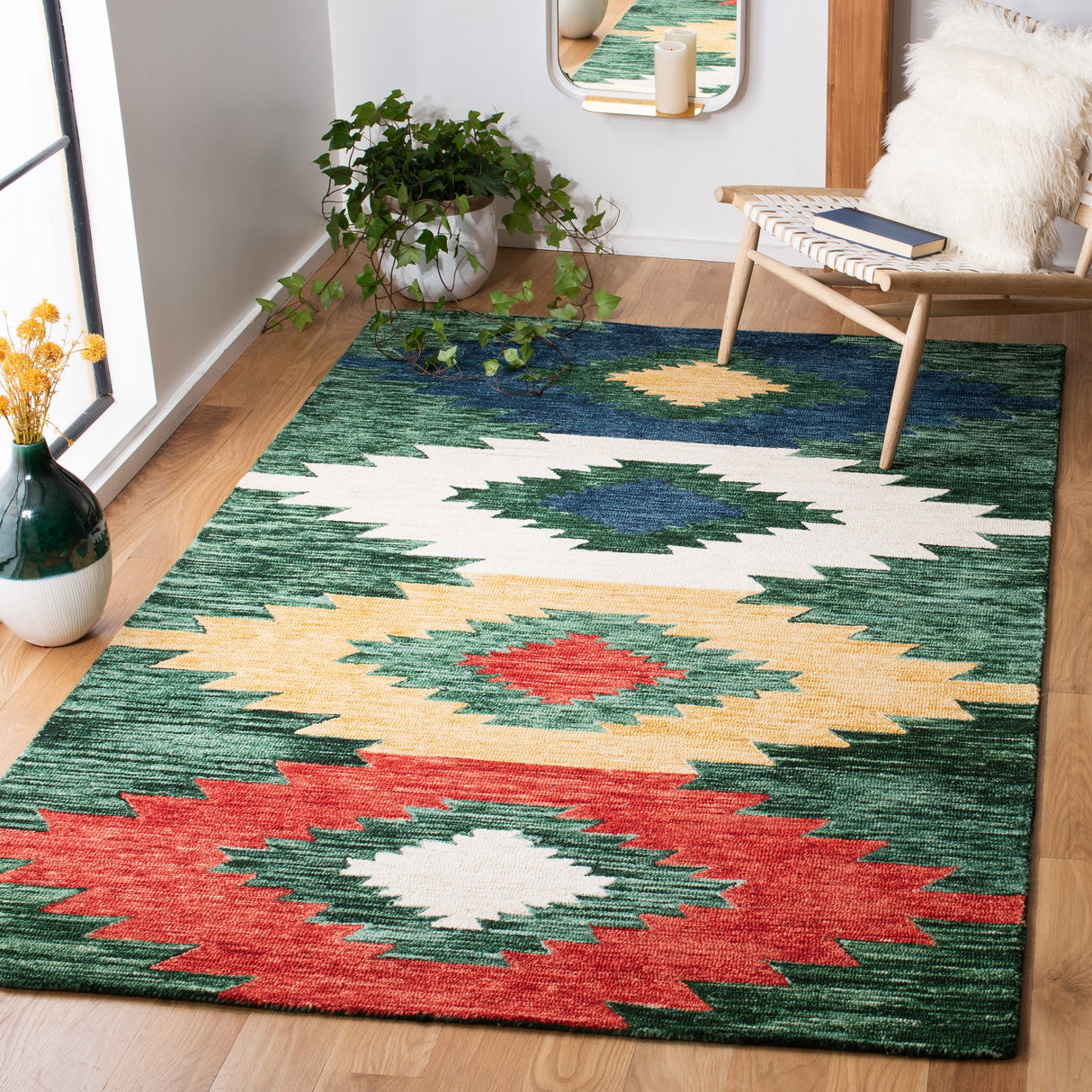 SAFAVIEH Handmade Aspen Ilijanka Boho Tribal Wool Rug