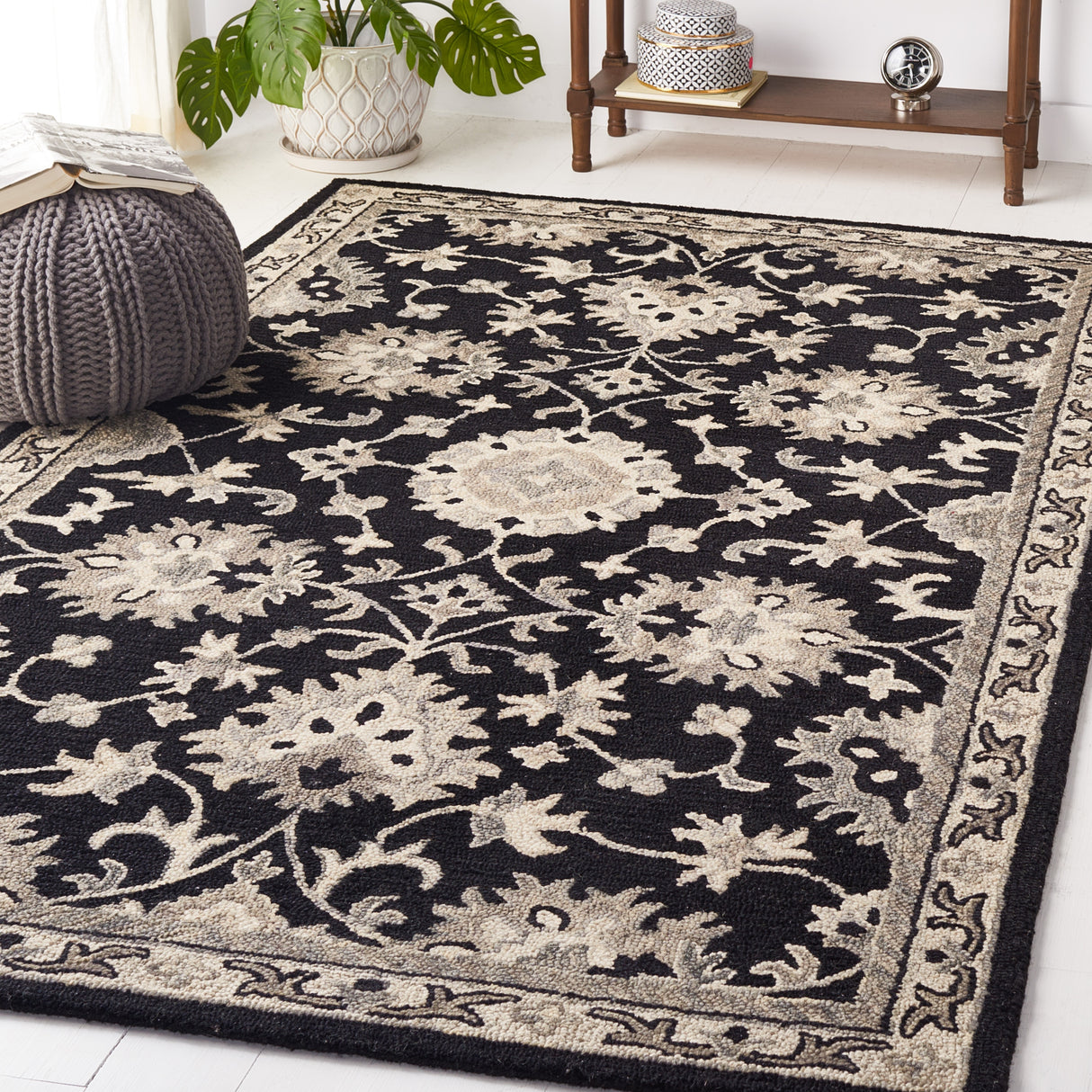 SAFAVIEH Handmade Aspen Nagore Boho Wool Rug