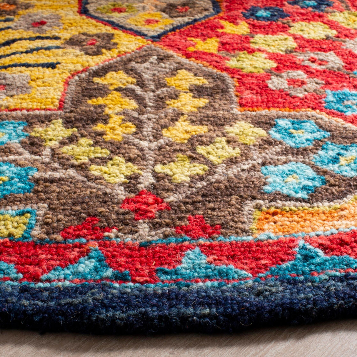 SAFAVIEH Handmade Aspen Reemtdine Boho Tribal Wool Rug