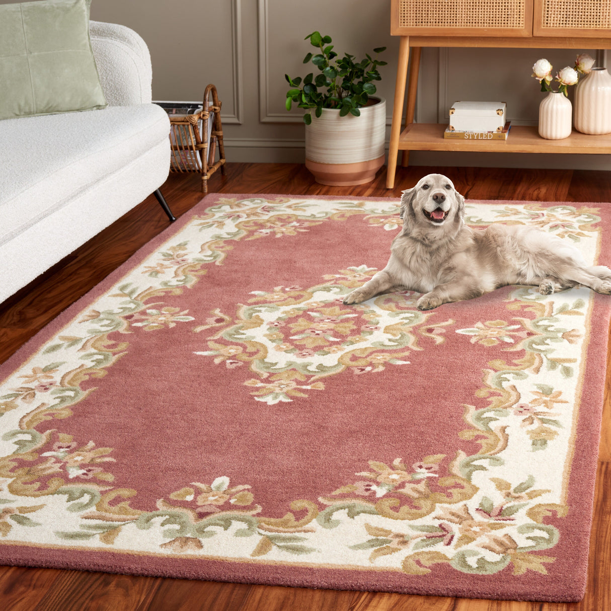 SAFAVIEH Handmade Aubusson Hale Traditional Wool Rug.