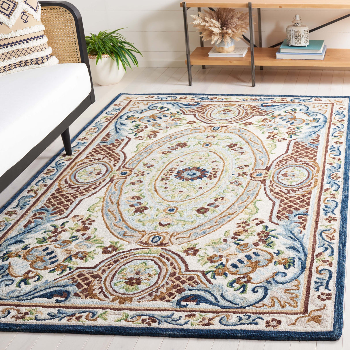 SAFAVIEH Handmade Aubusson Seren Traditional Oriental Medallion Wool Rug