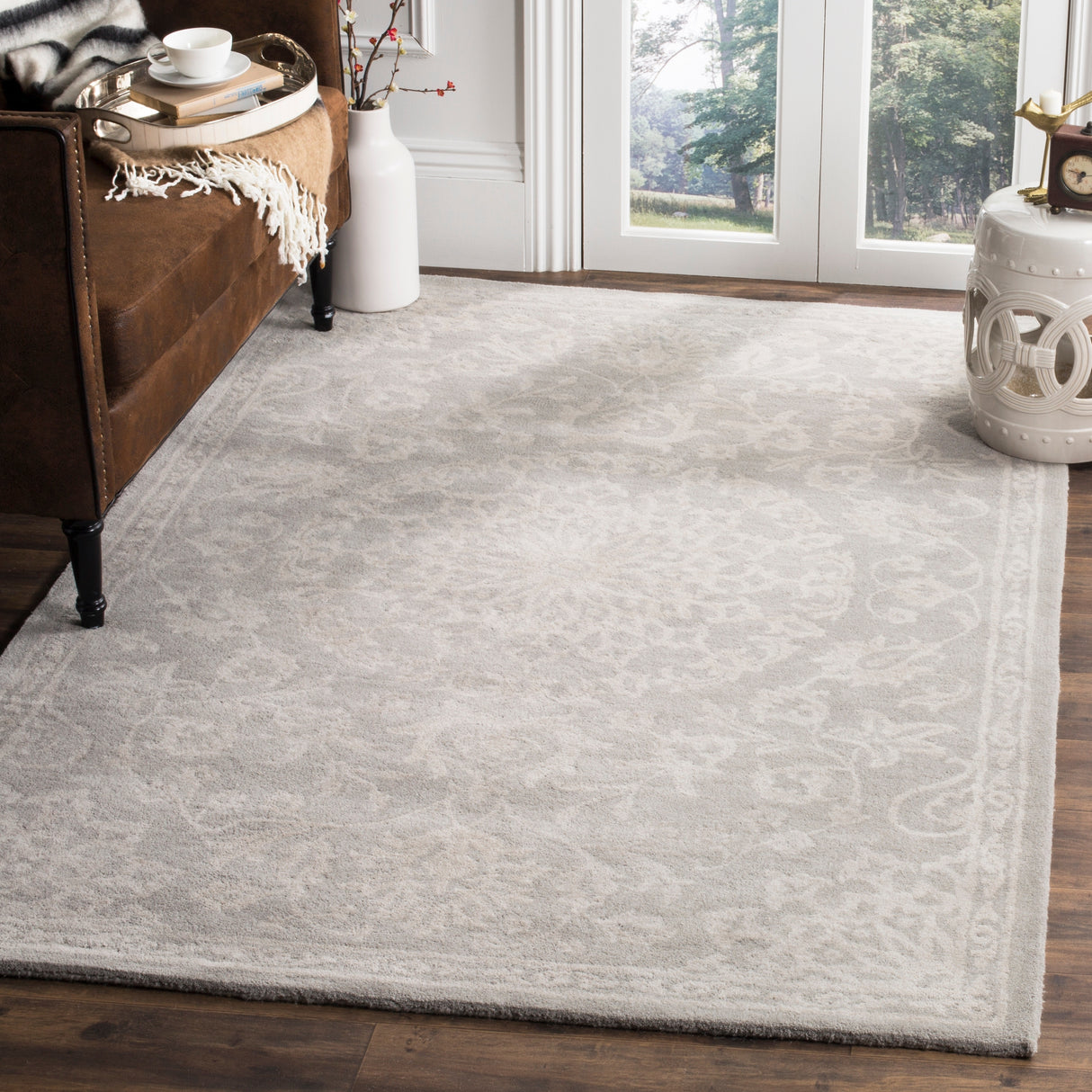 SAFAVIEH Handmade Bella Armani Modern Floral Wool Rug