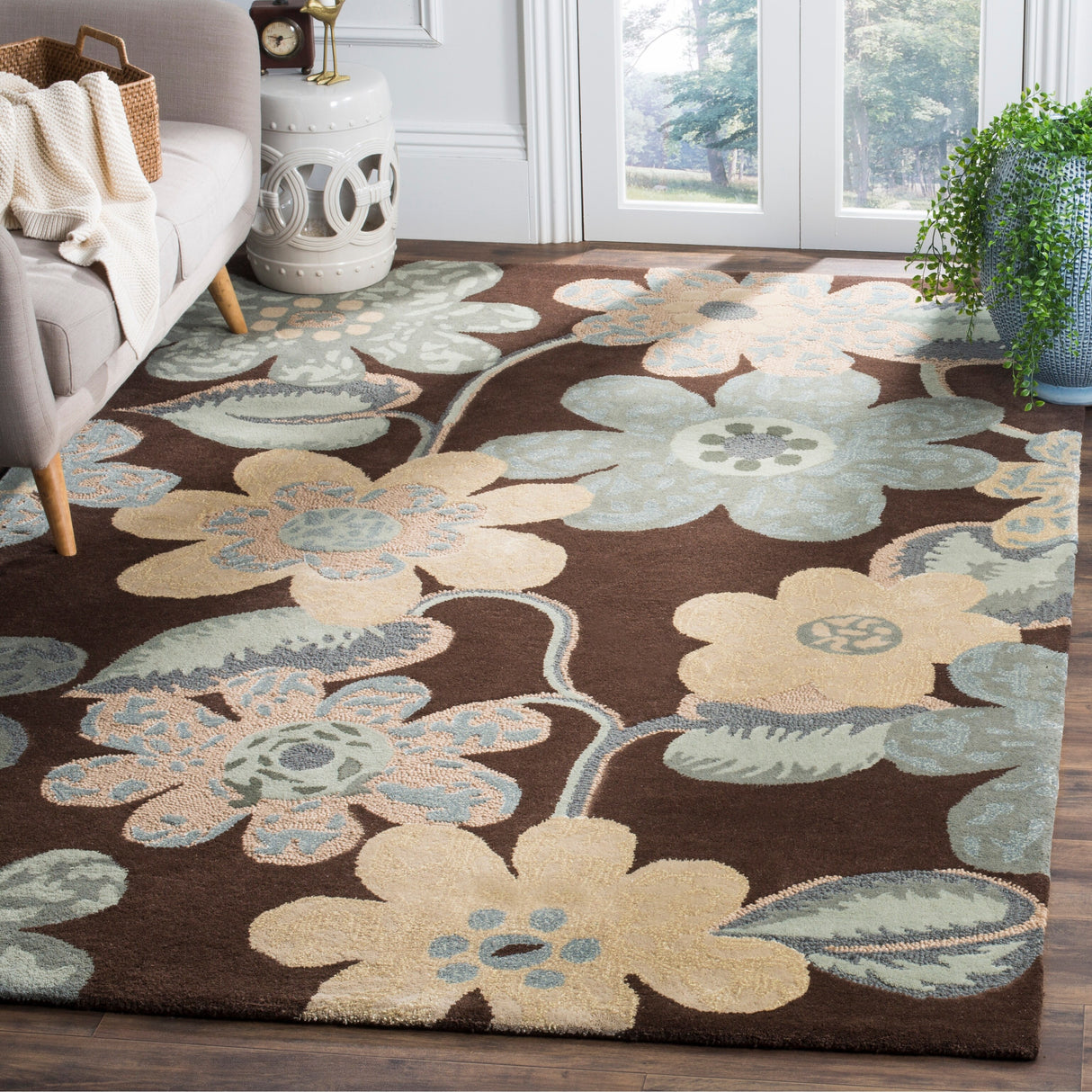 SAFAVIEH Handmade Bella Bama Modern Floral Wool Rug