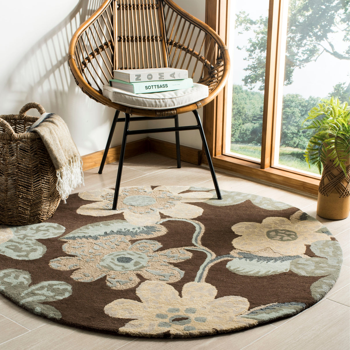 SAFAVIEH Handmade Bella Bama Modern Floral Wool Rug