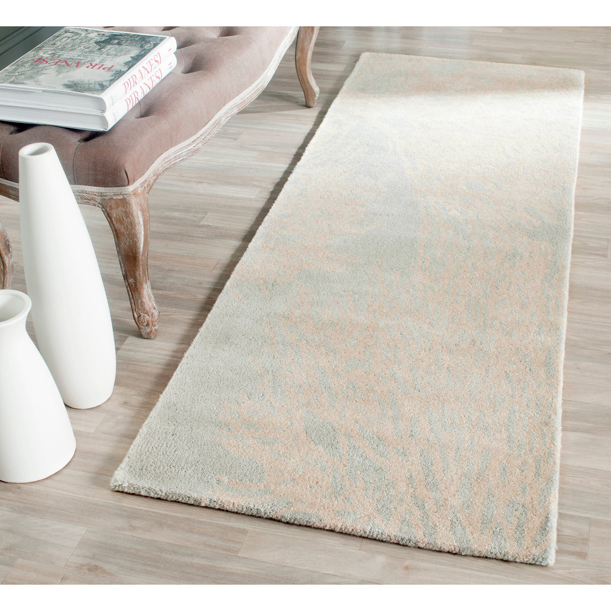 SAFAVIEH Handmade Bella Dwynwen Modern Floral Wool Rug