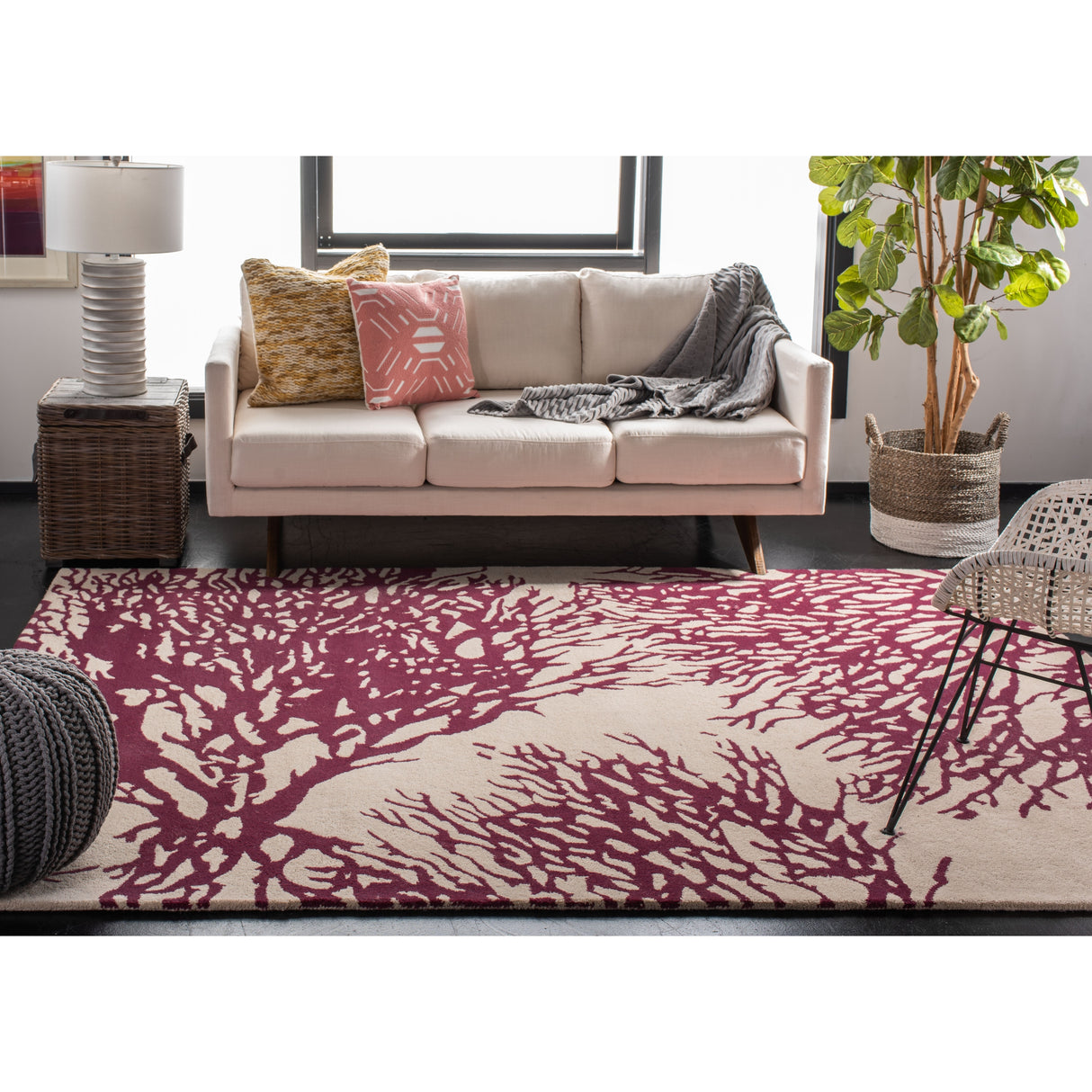 SAFAVIEH Handmade Bella Dwynwen Modern Floral Wool Rug