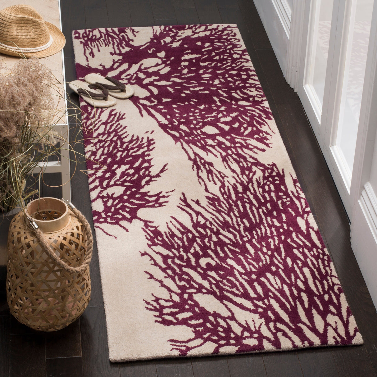 SAFAVIEH Handmade Bella Dwynwen Modern Floral Wool Rug