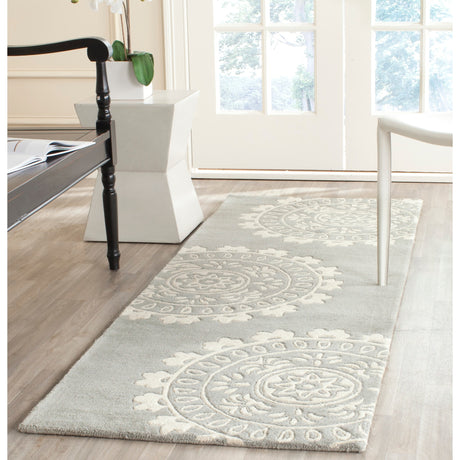 SAFAVIEH Handmade Bella Mailin Modern Floral Wool Rug