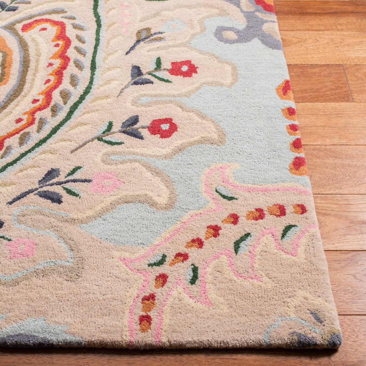 SAFAVIEH Handmade Bella Manjulata Floral Wool Rug