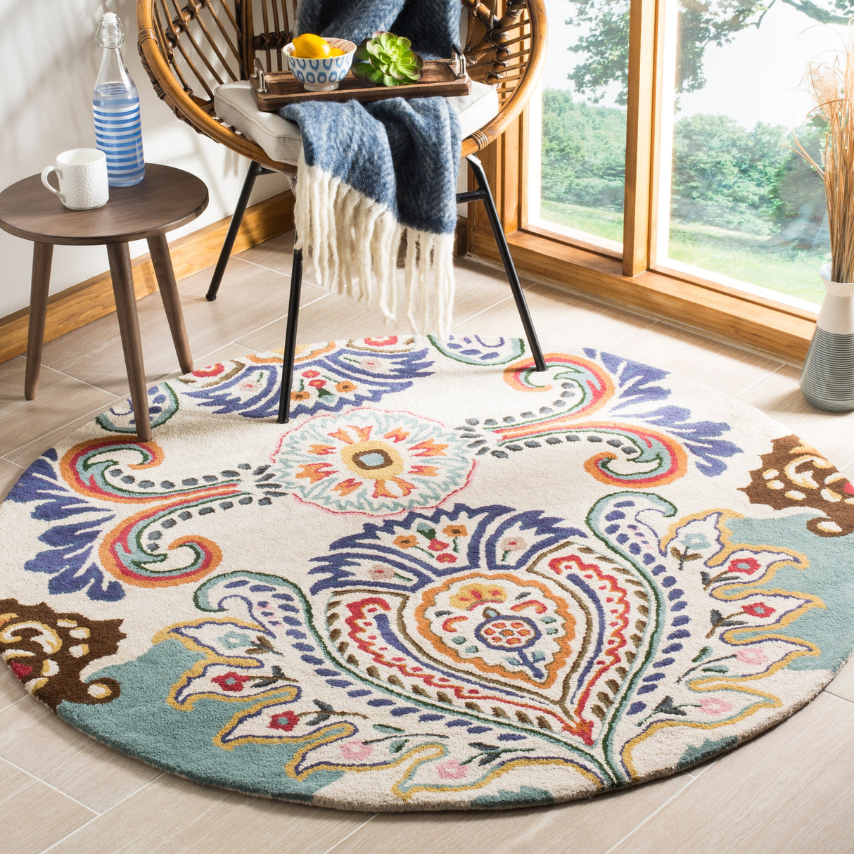 SAFAVIEH Handmade Bella Manjulata Floral Wool Rug