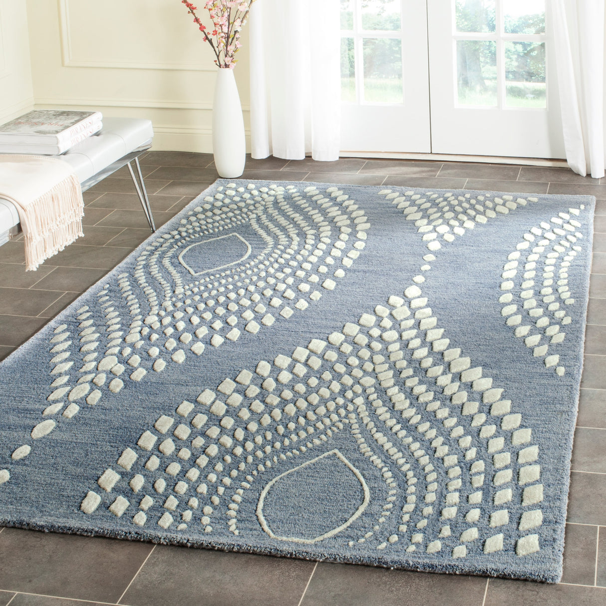 SAFAVIEH Handmade Bella Stacy Modern Floral Wool Rug