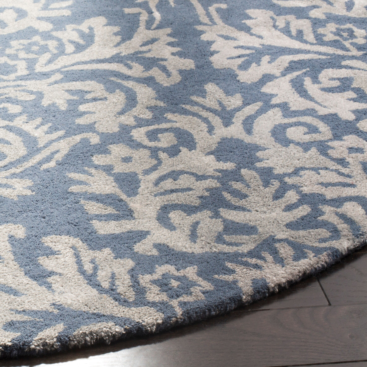 SAFAVIEH Handmade Bella Trea Modern Floral Wool Rug