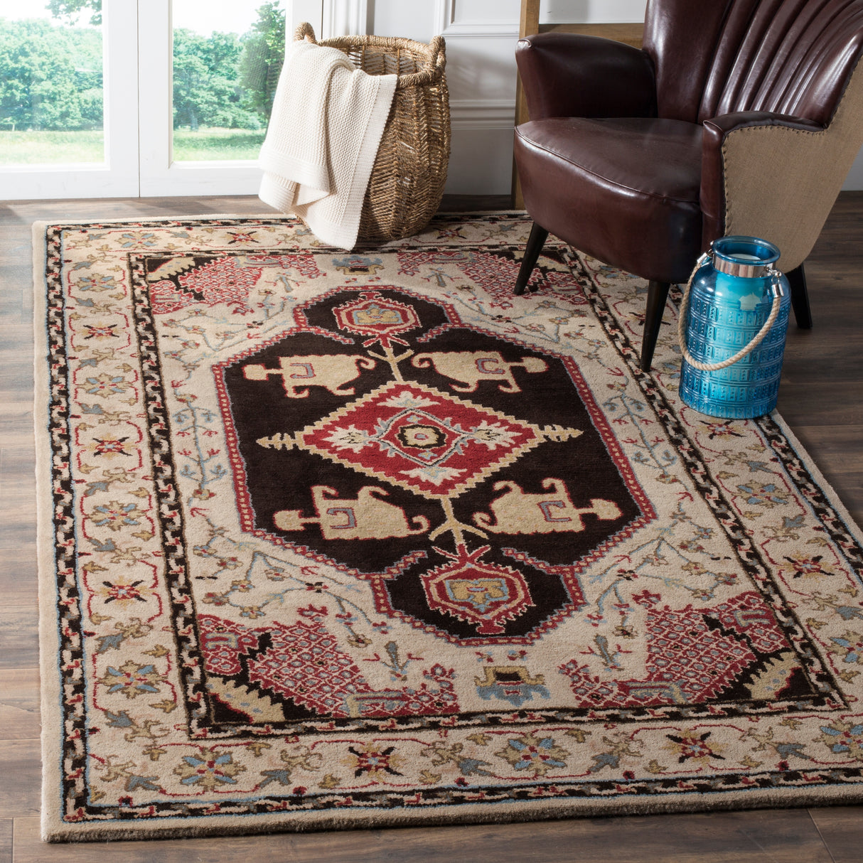 SAFAVIEH Handmade Bellagio Adelya Modern Oriental Wool Rug