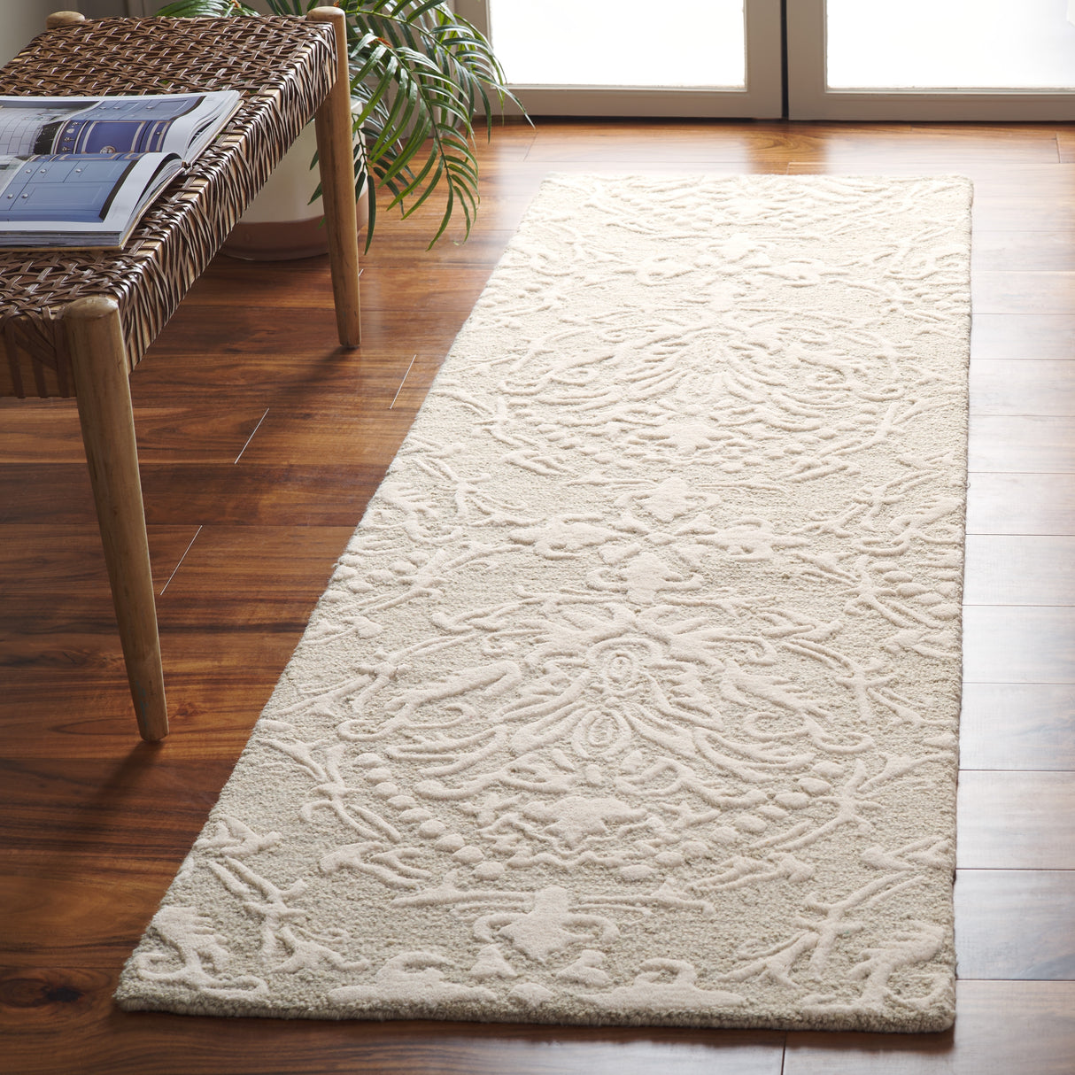 SAFAVIEH Handmade Blossom Ambroisine Modern Floral Wool Rug