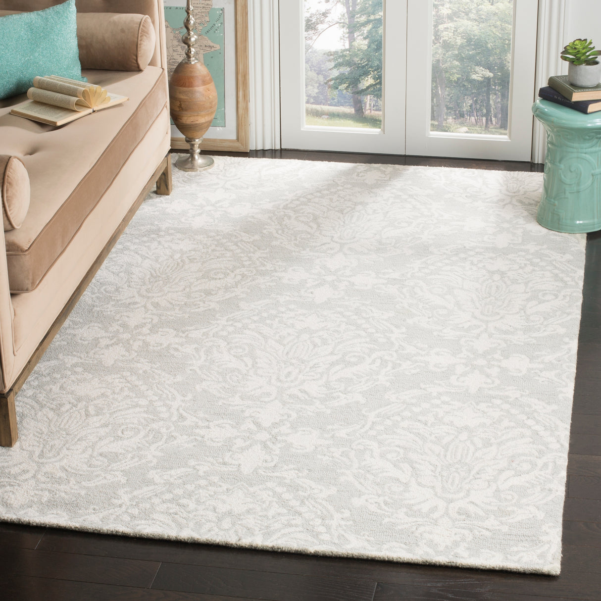 SAFAVIEH Handmade Blossom Ambroisine Modern Floral Wool Rug