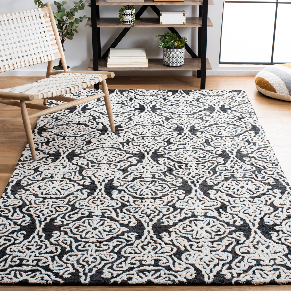 SAFAVIEH Handmade Blossom Cateluta Modern Floral Wool Rug