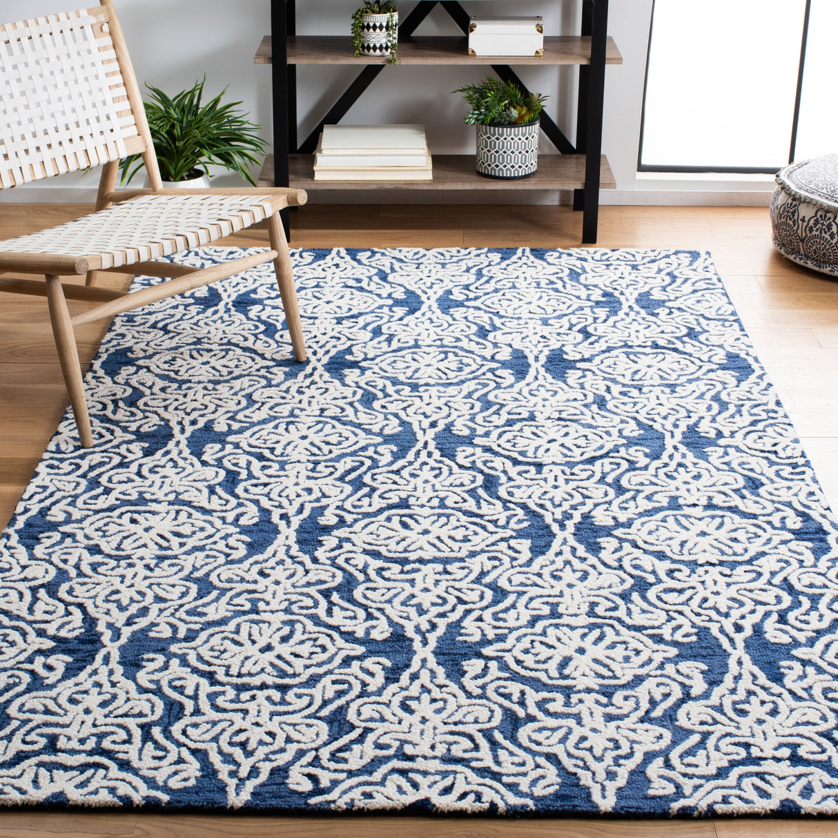 SAFAVIEH Handmade Blossom Cateluta Modern Floral Wool Rug