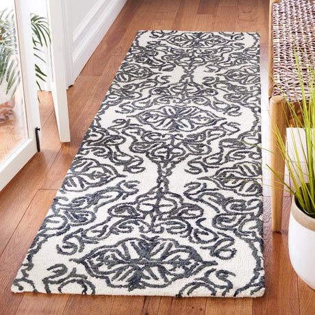 SAFAVIEH Handmade Blossom Cateluta Modern Floral Wool Rug