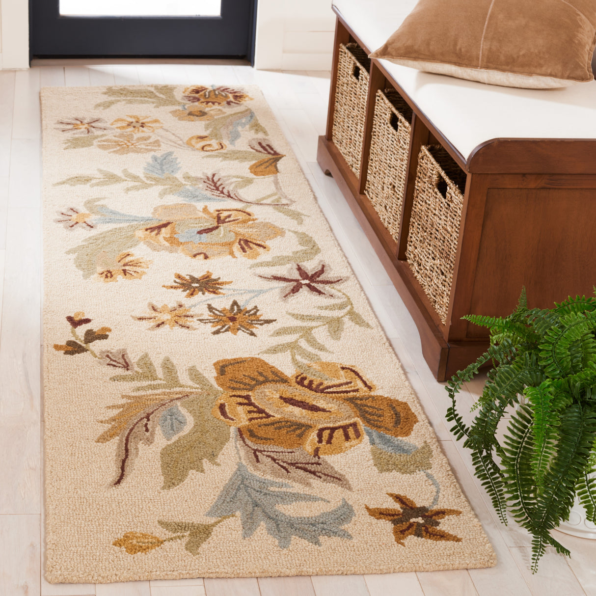 SAFAVIEH Handmade Blossom Catrinel Modern Floral Wool Rug