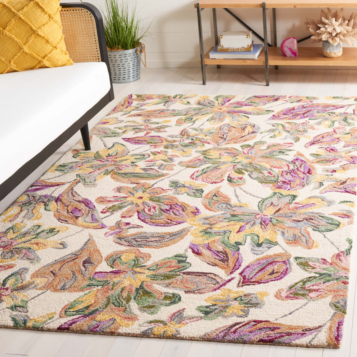 SAFAVIEH Handmade Blossom Clasien French Country Floral Wool Rug