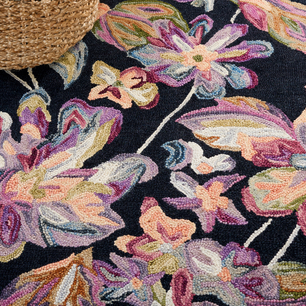 SAFAVIEH Handmade Blossom Clasien French Country Floral Wool Rug