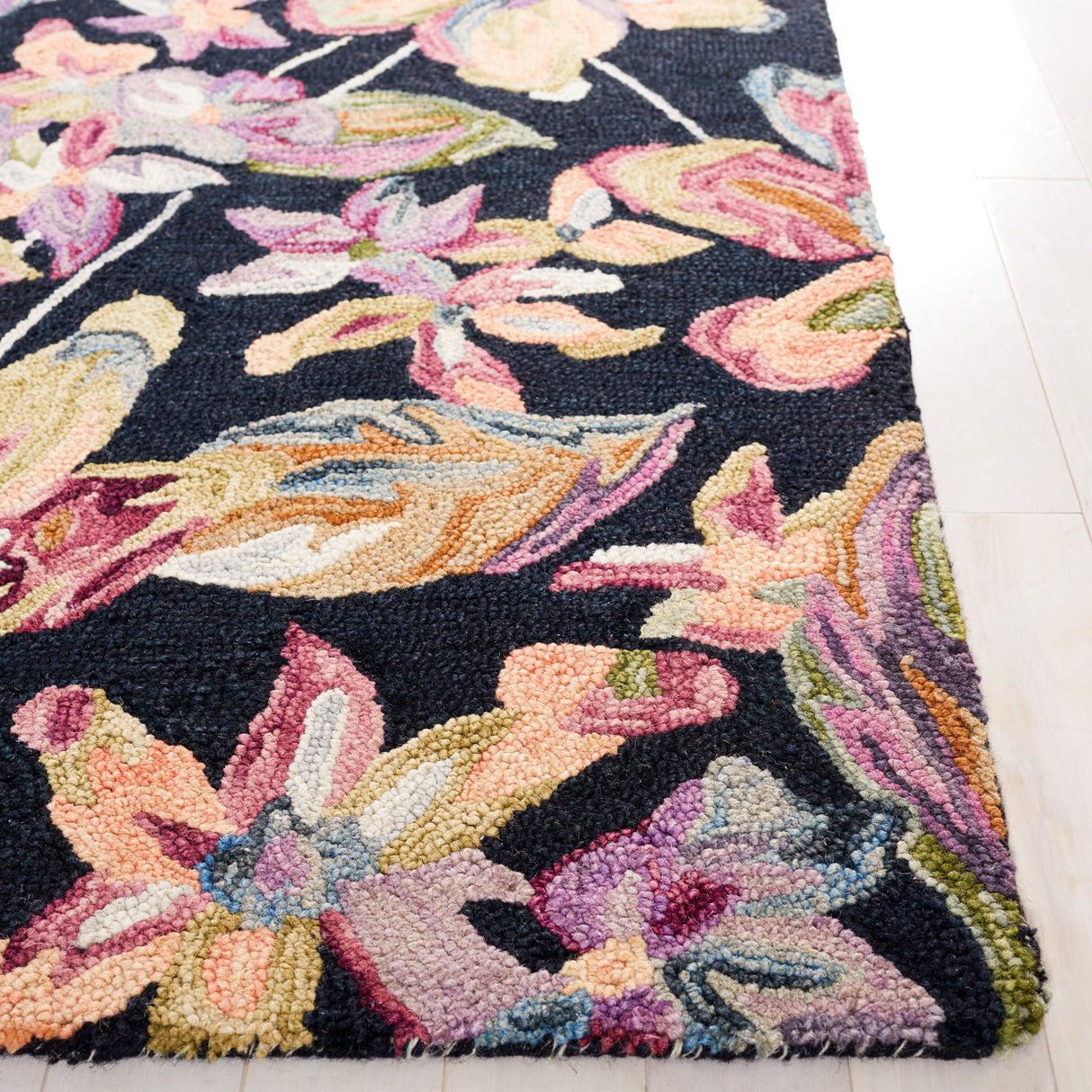 SAFAVIEH Handmade Blossom Clasien French Country Floral Wool Rug