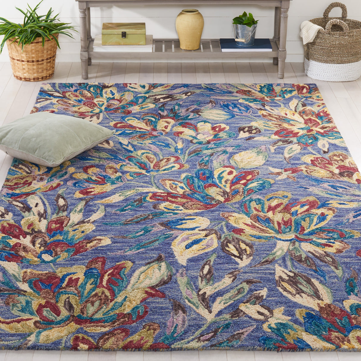 SAFAVIEH Handmade Blossom Deliana French Country Floral Wool Rug