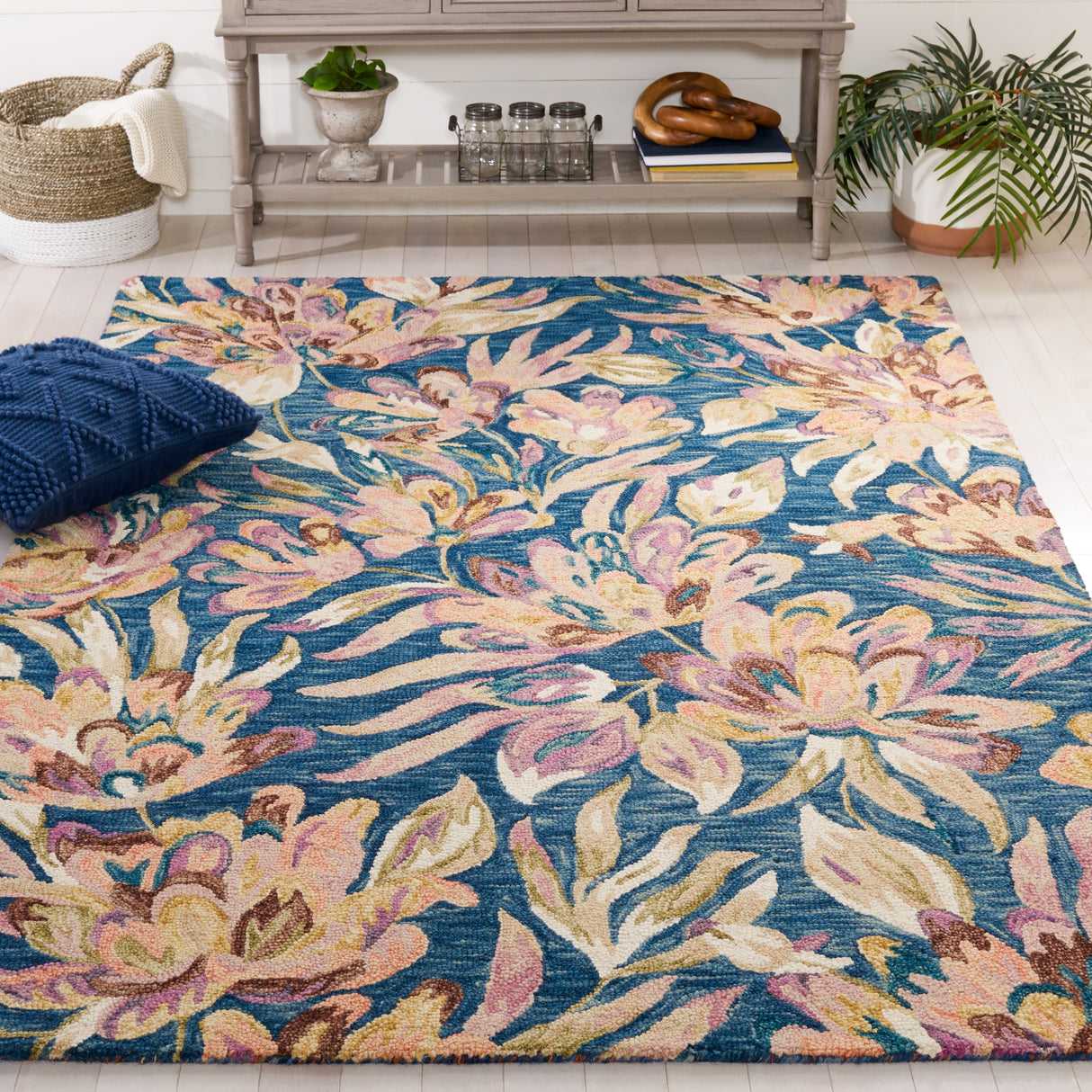 SAFAVIEH Handmade Blossom Deliana French Country Floral Wool Rug