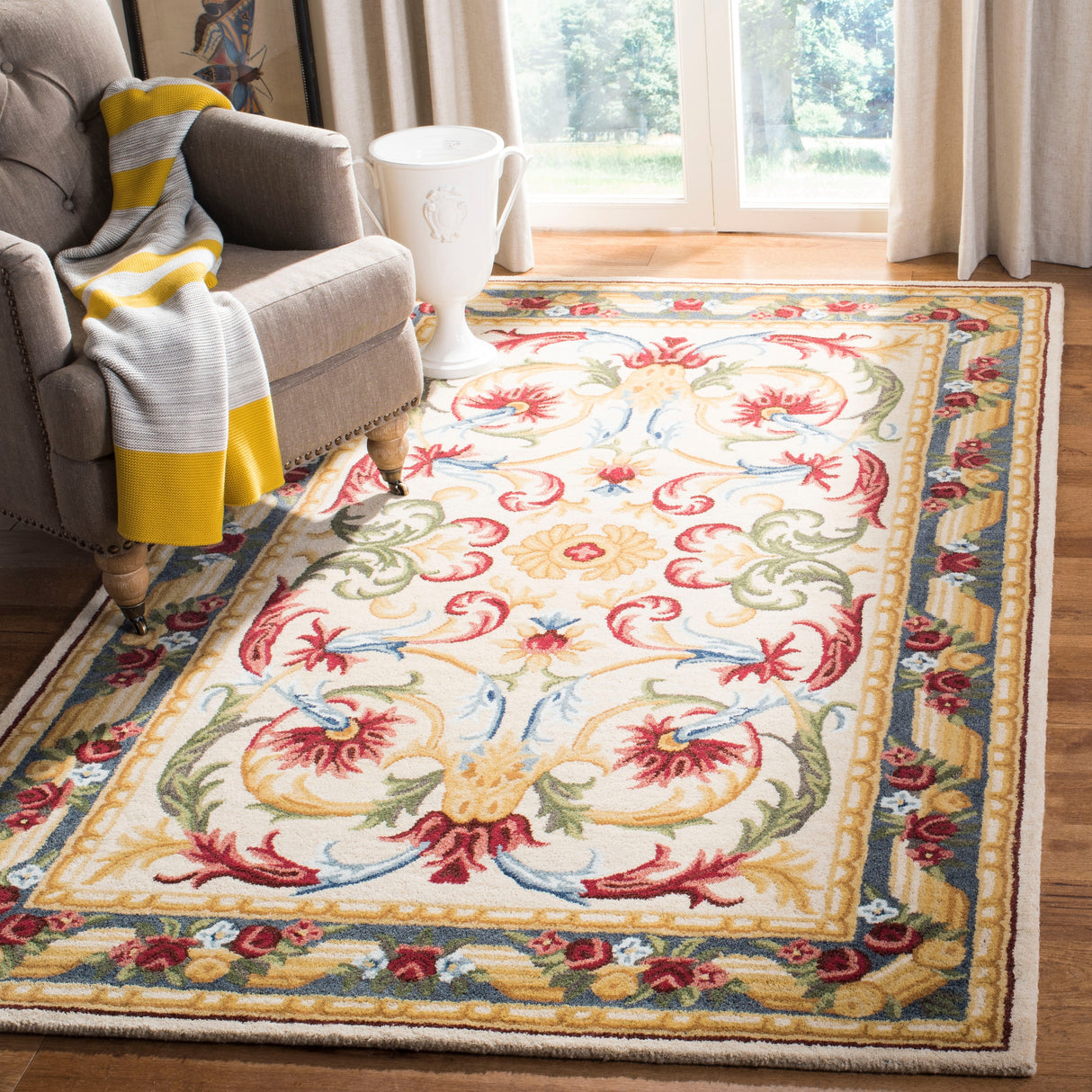 SAFAVIEH Handmade Blossom Derren Modern Floral Wool Rug