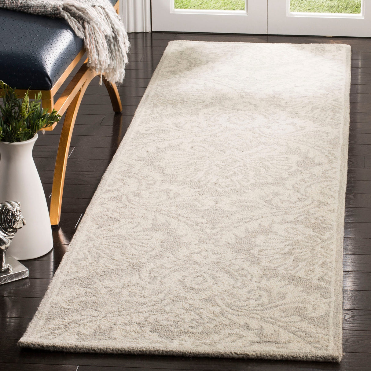 SAFAVIEH Handmade Blossom Esta Modern Floral Wool Rug