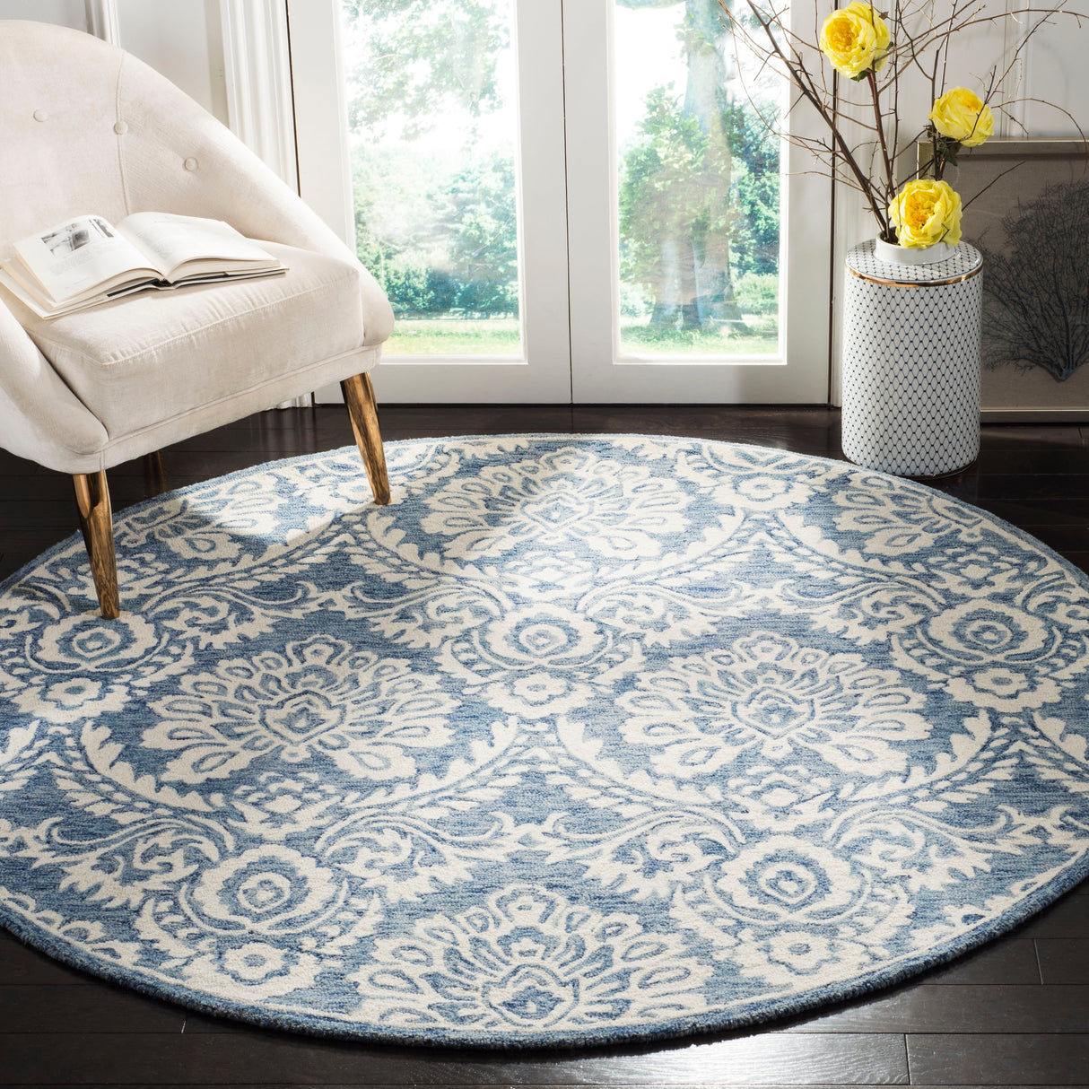 SAFAVIEH Handmade Blossom Esta Modern Floral Wool Rug