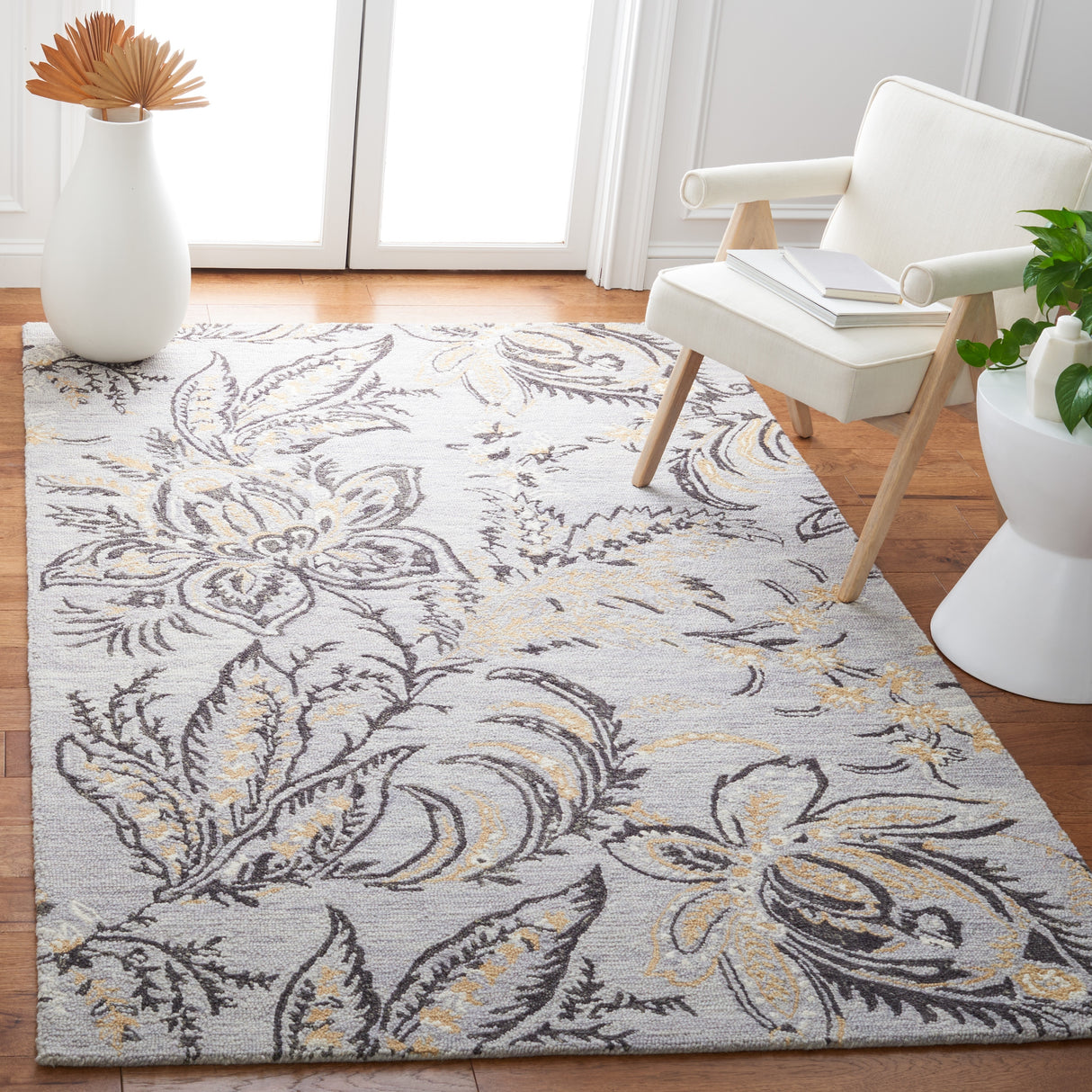 SAFAVIEH Handmade Blossom Friedel Wool Rug