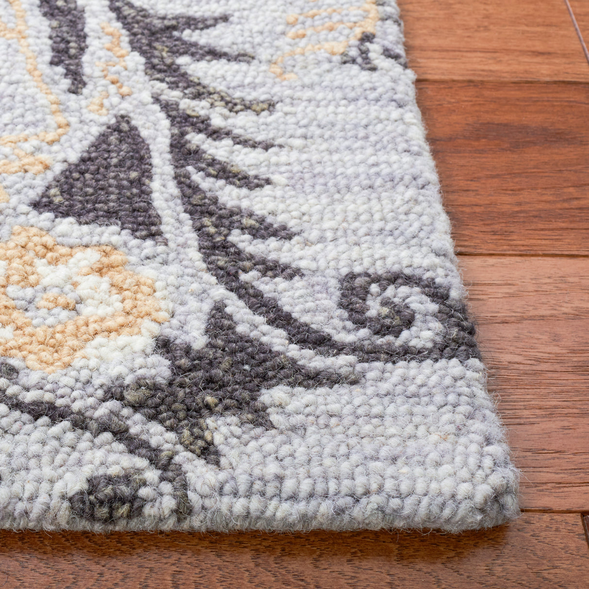 SAFAVIEH Handmade Blossom Friedel Wool Rug