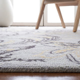 SAFAVIEH Handmade Blossom Friedel Wool Rug