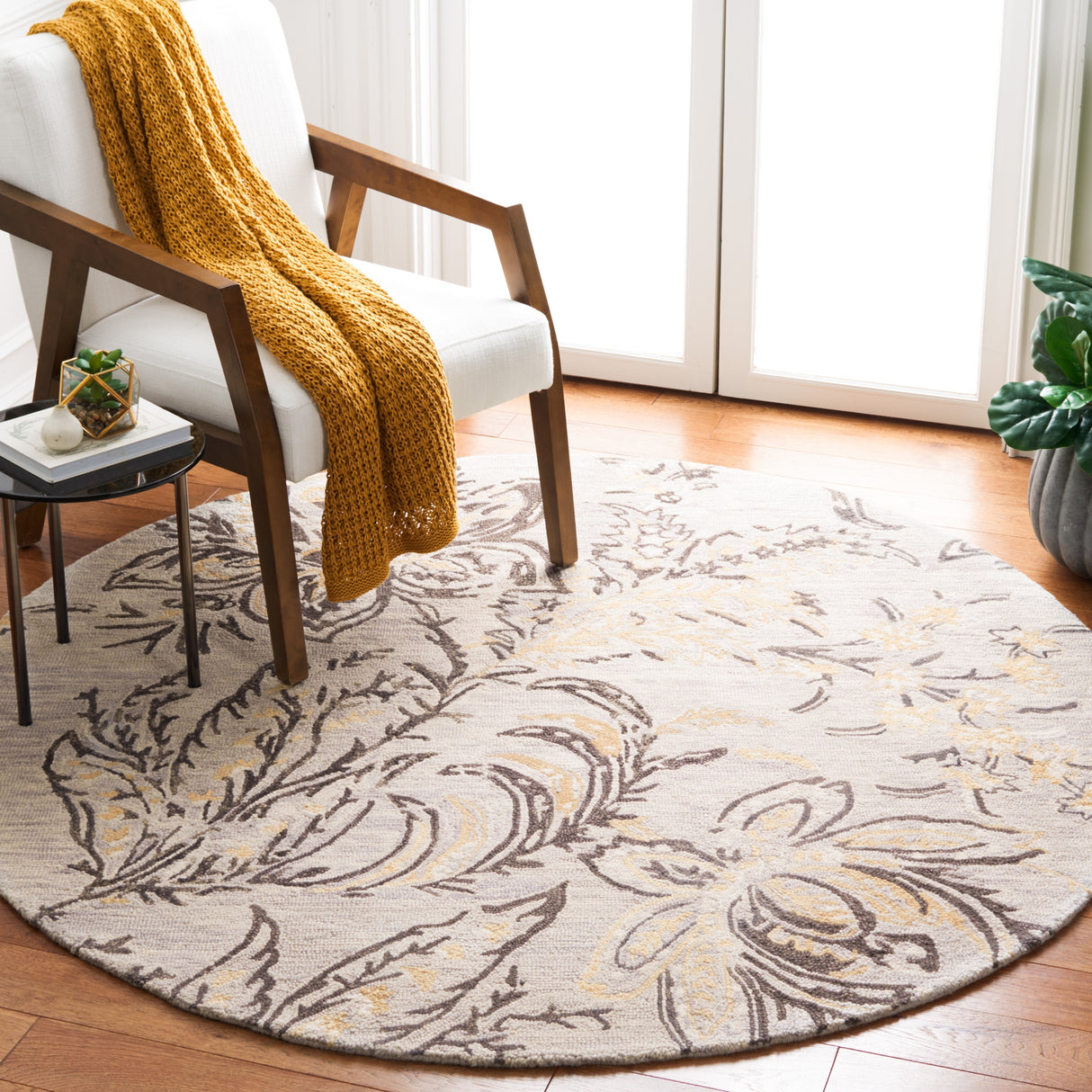 SAFAVIEH Handmade Blossom Friedel Wool Rug