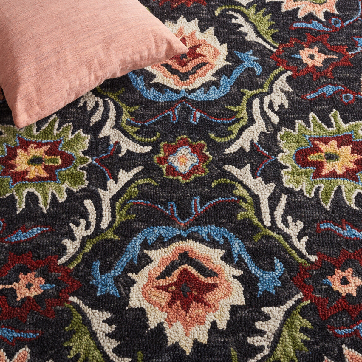 SAFAVIEH Handmade Blossom Geralda Contemporary Wool Rug