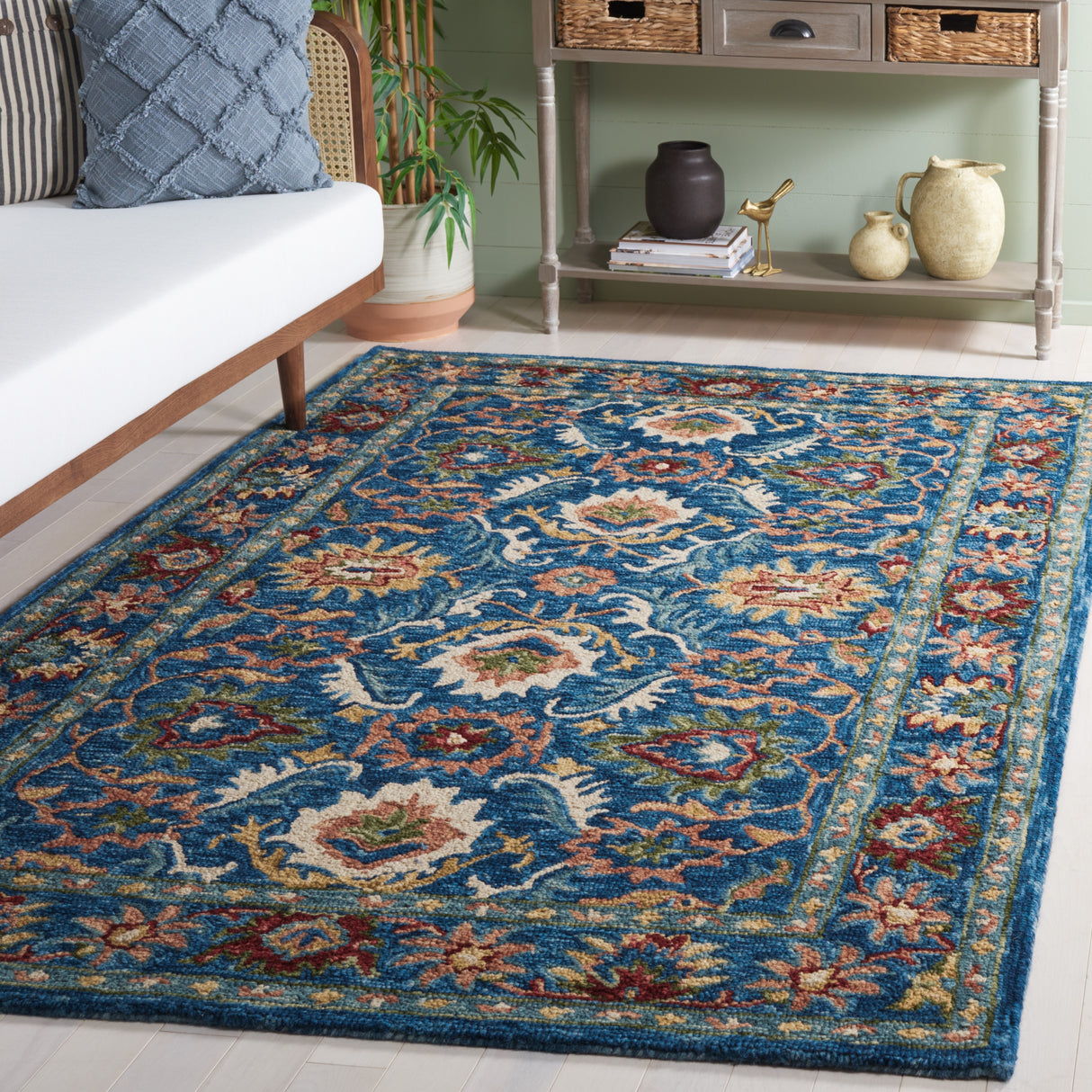 SAFAVIEH Handmade Blossom Geralda Contemporary Wool Rug