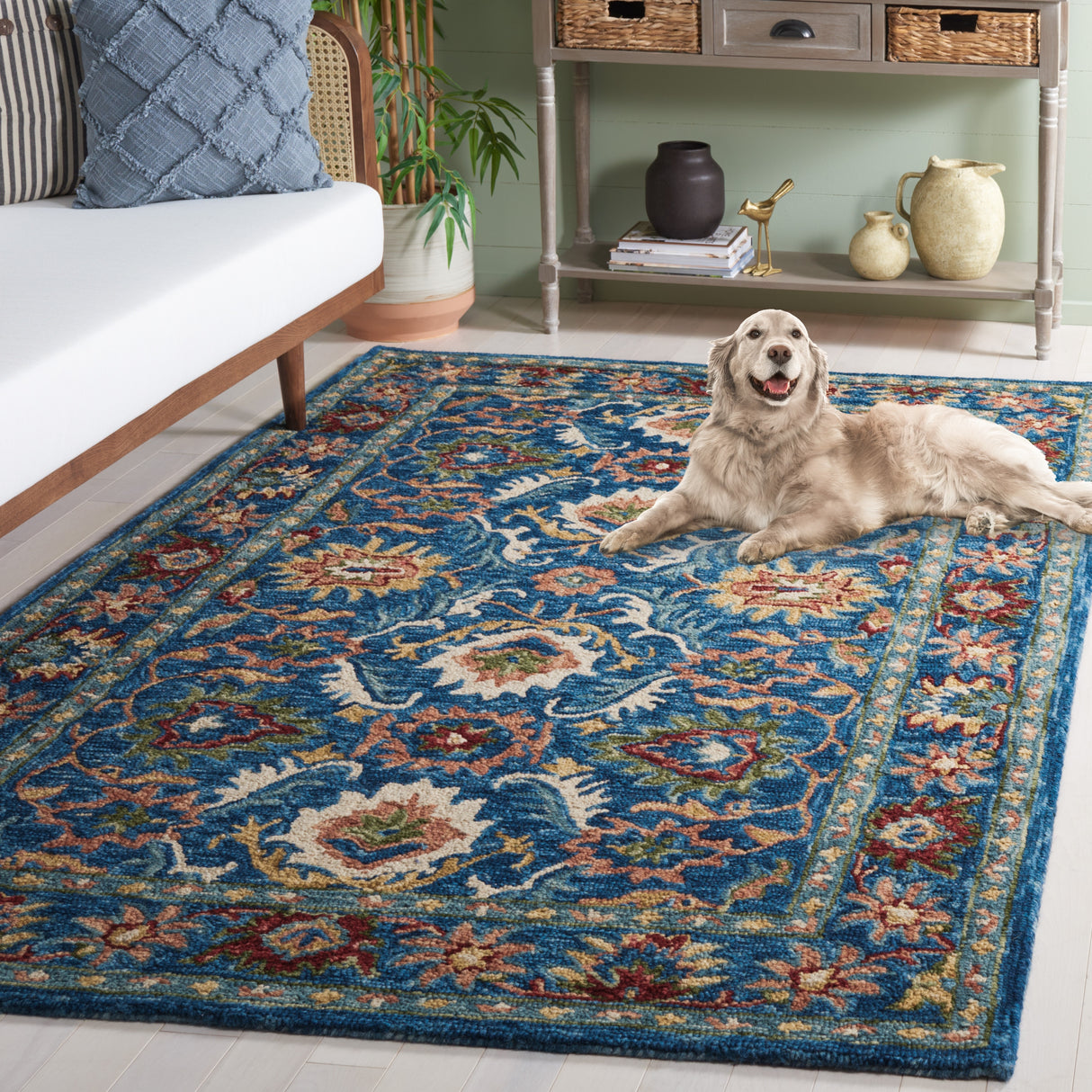 SAFAVIEH Handmade Blossom Geralda Contemporary Wool Rug