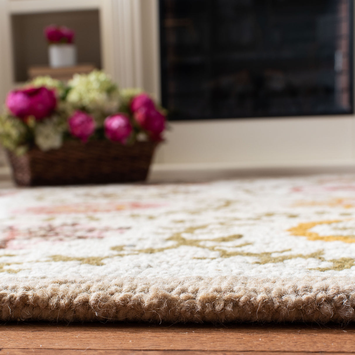 SAFAVIEH Handmade Blossom Gerlind Modern Floral Wool Rug