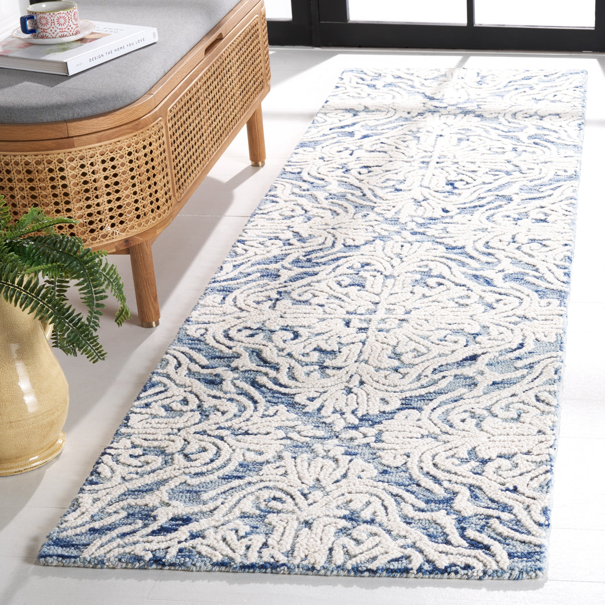 SAFAVIEH Handmade Blossom Gertrida Modern Floral Wool Rug