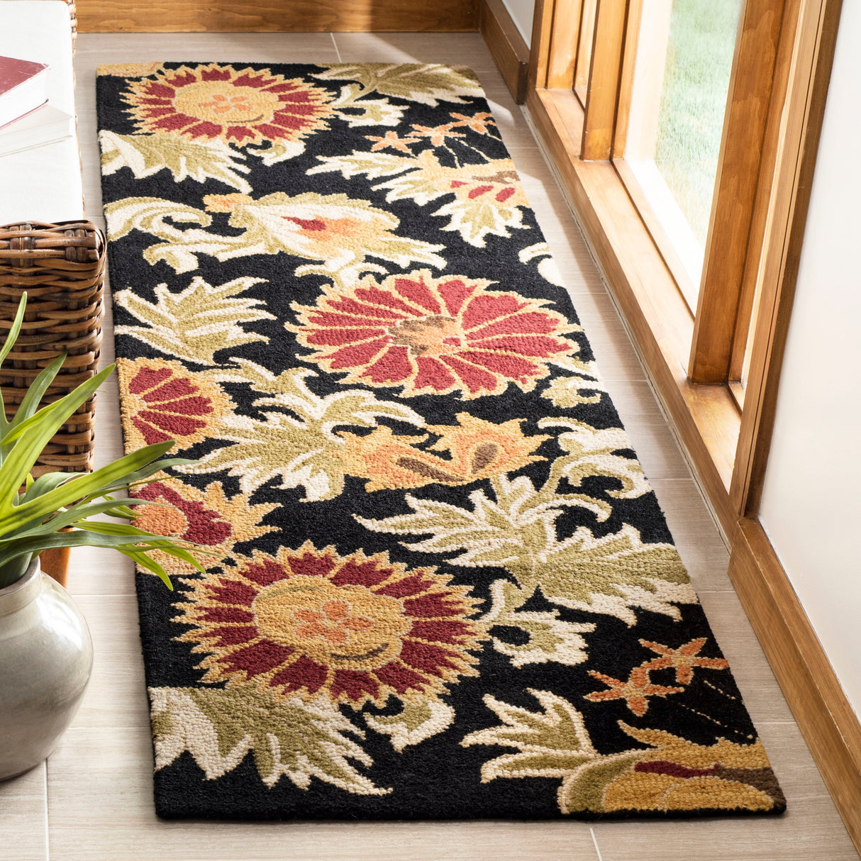 SAFAVIEH Handmade Blossom Kseniya Modern Floral Wool Rug