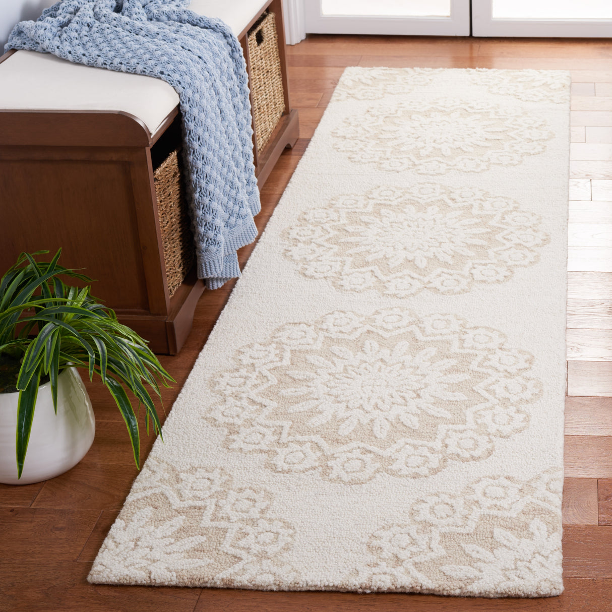 SAFAVIEH Handmade Blossom Oriella Modern Floral Wool Rug