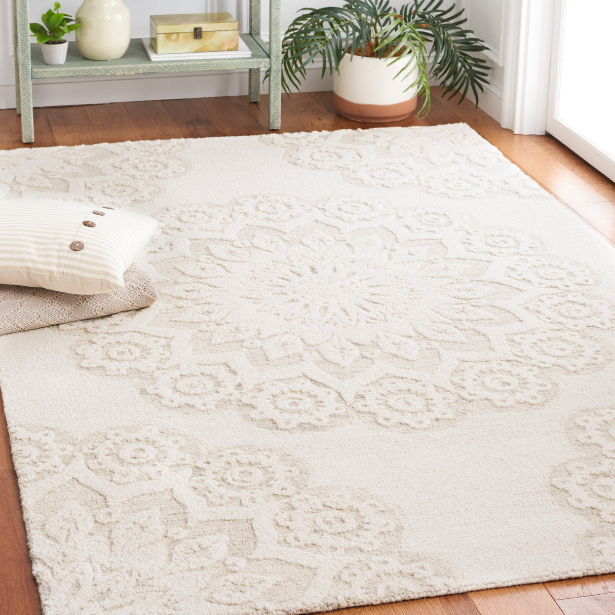 SAFAVIEH Handmade Blossom Oriella Modern Floral Wool Rug