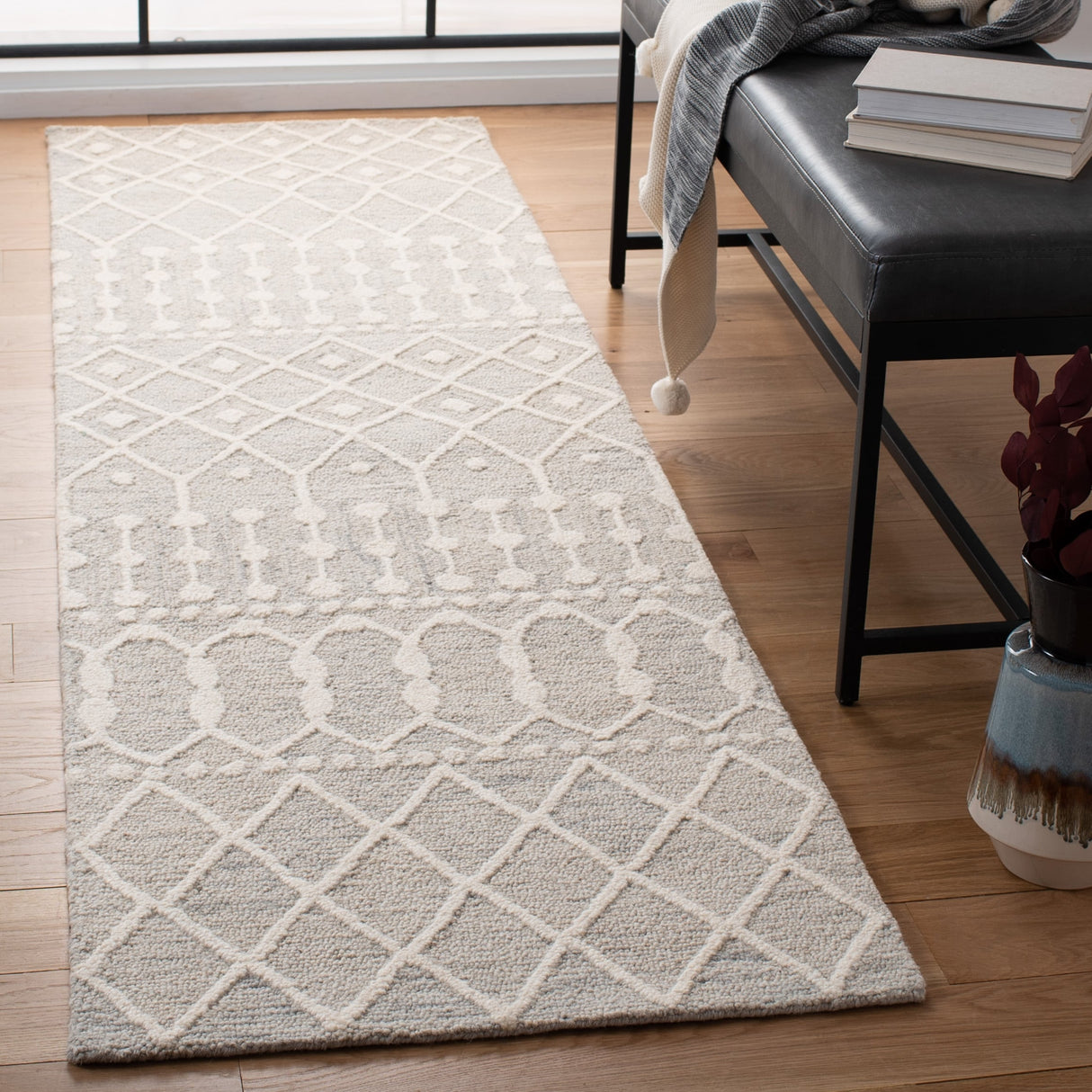 SAFAVIEH Handmade Blossom Orit Moroccan Wool Rug