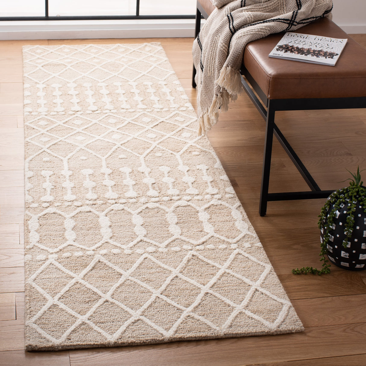 SAFAVIEH Handmade Blossom Orit Moroccan Wool Rug