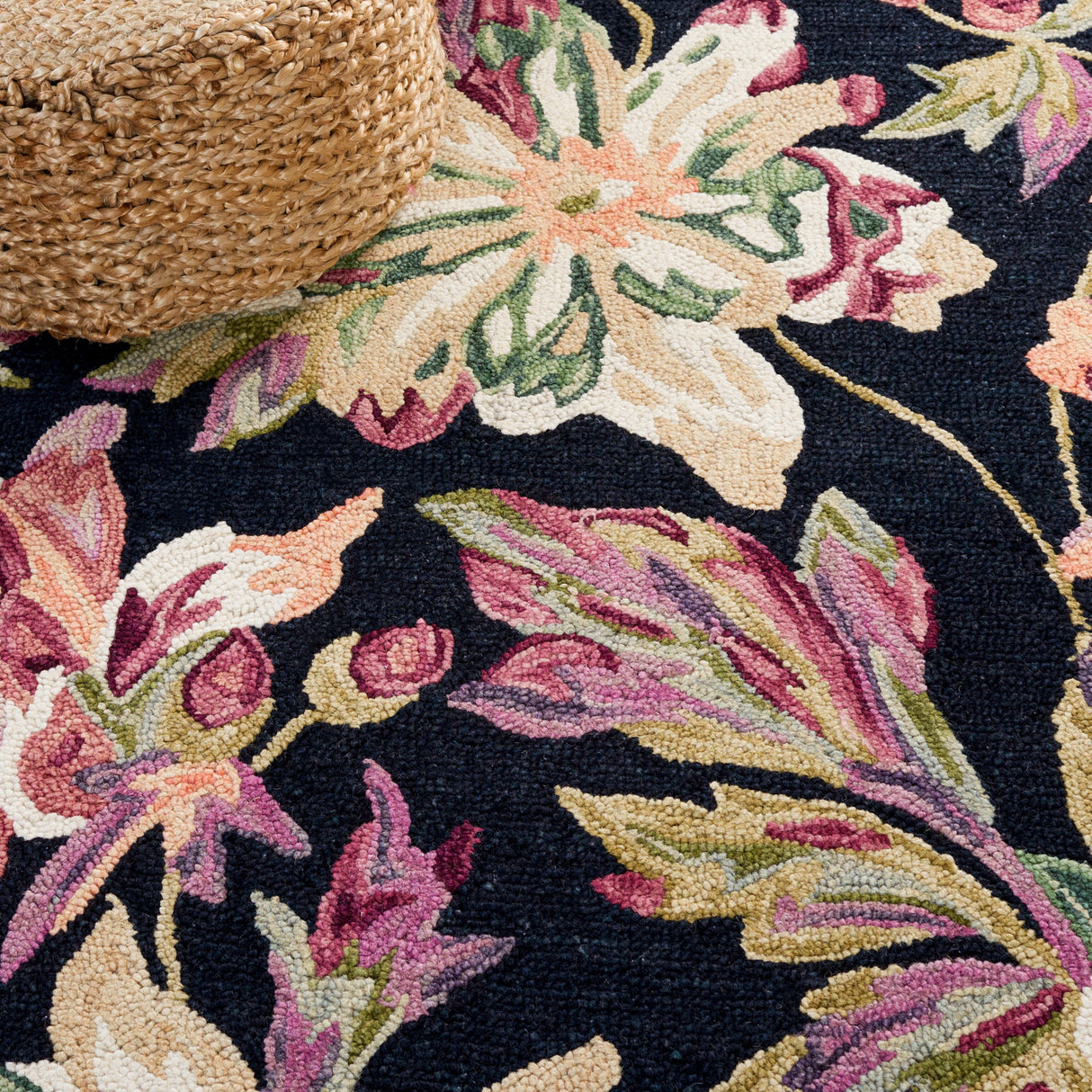 SAFAVIEH Handmade Blossom Roselotte French Country Floral Wool Rug