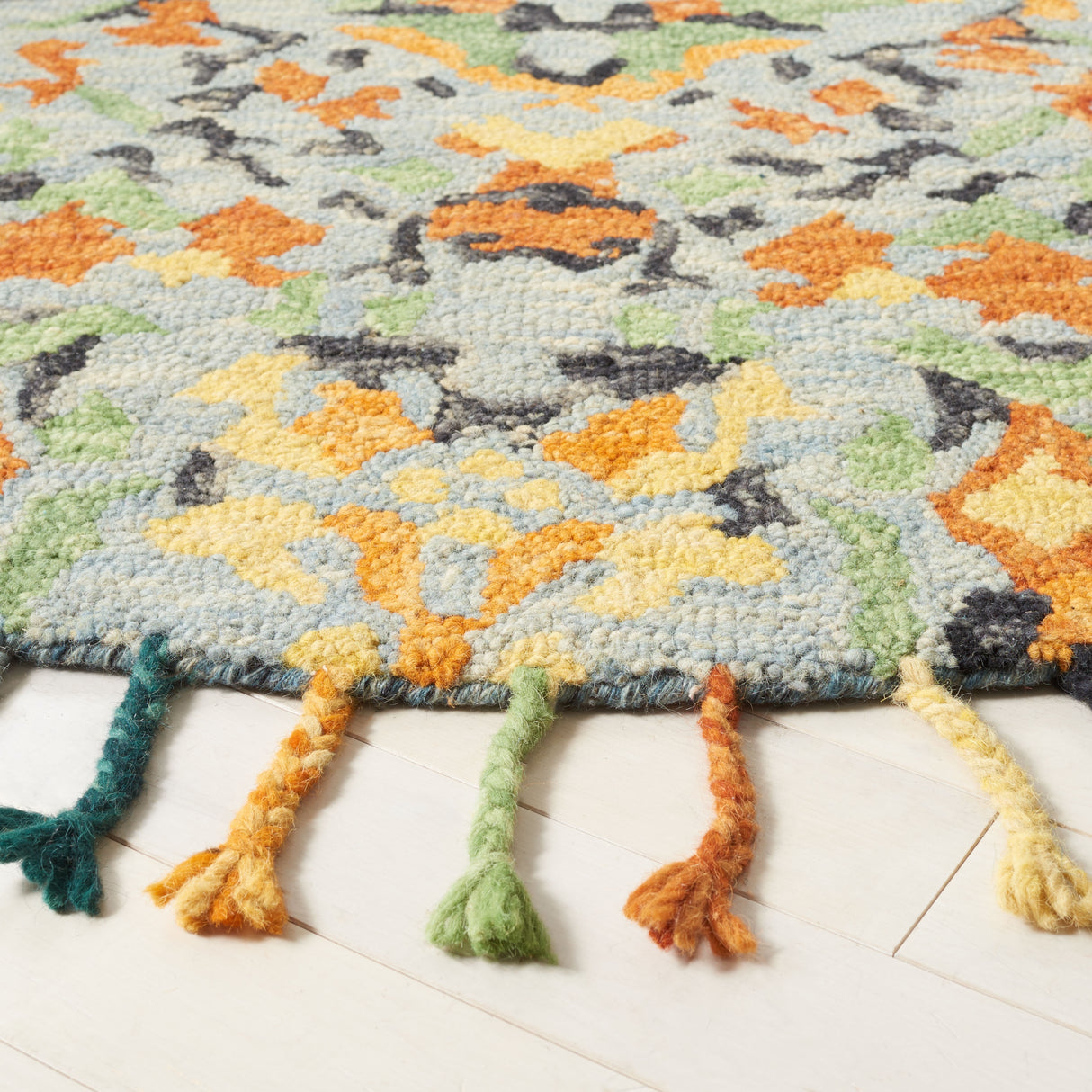 SAFAVIEH Handmade Blossom Seoung Modern Floral Wool Rug