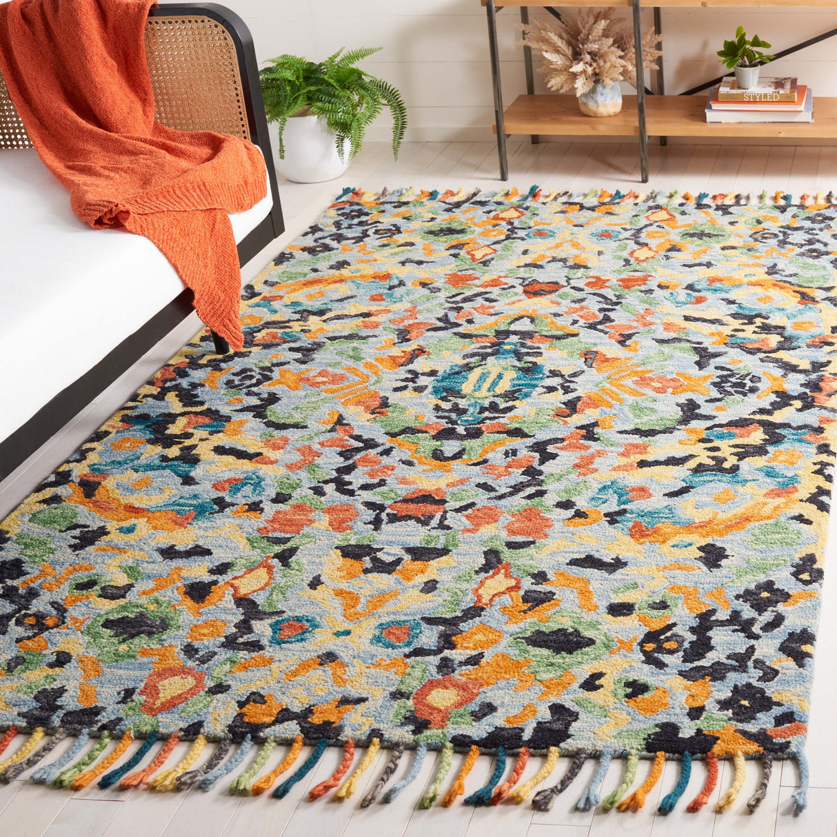 SAFAVIEH Handmade Blossom Seoung Modern Floral Wool Rug