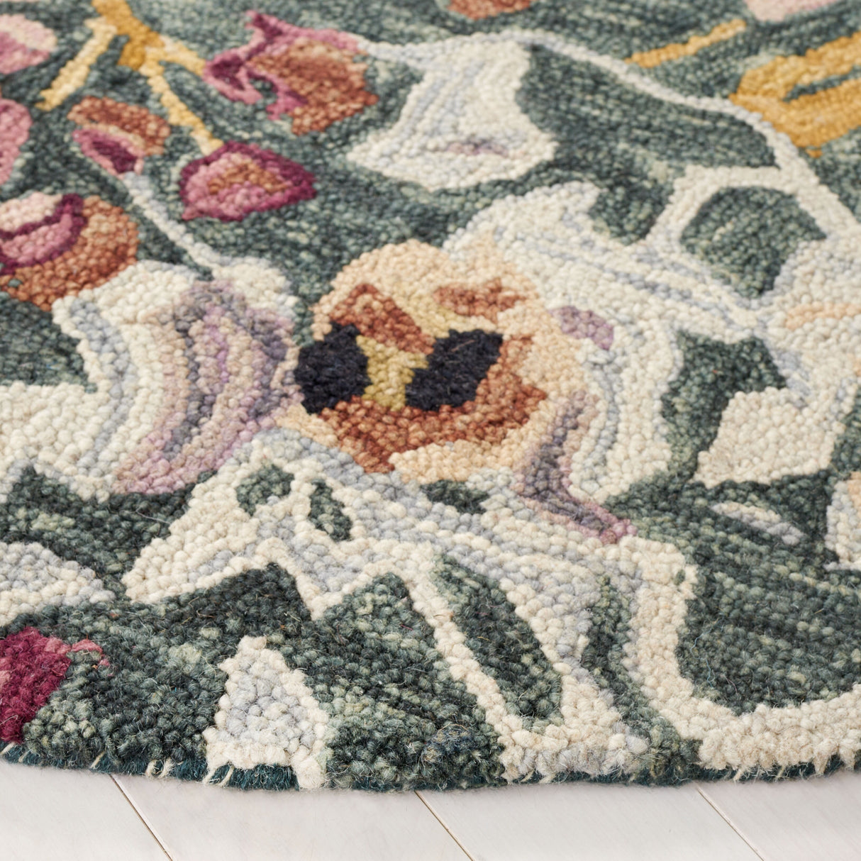 SAFAVIEH Handmade Blossom Stavroula French Country Floral Wool Rug