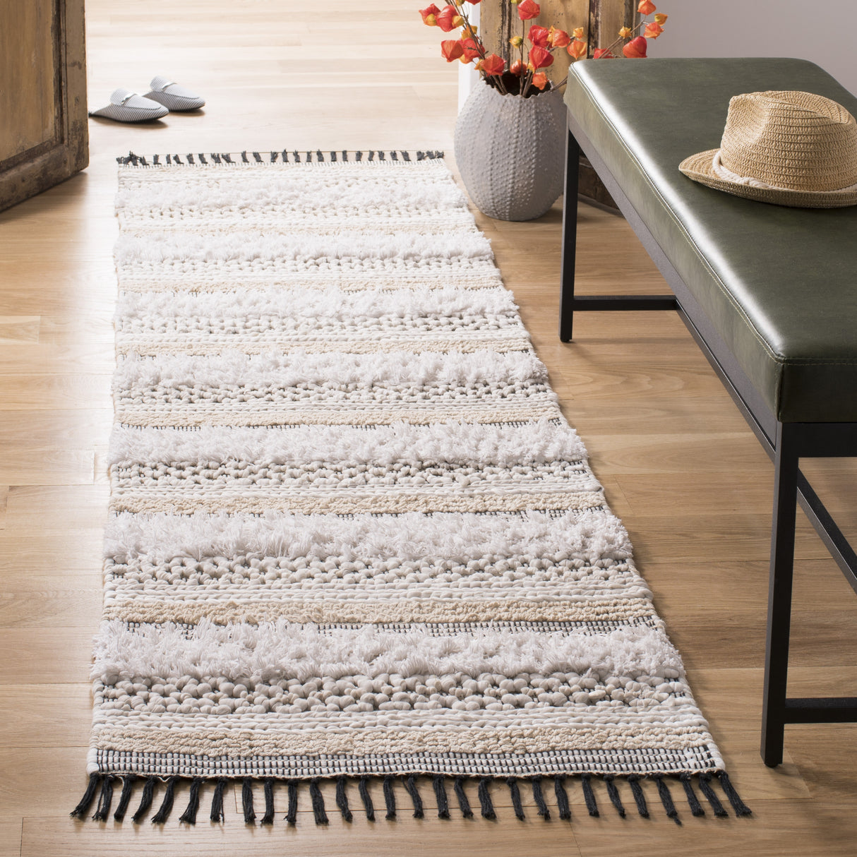 SAFAVIEH Handmade Boston Damilya Coastal Cotton Rug with Fringe